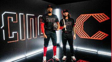 Reds to kick off weekend series with Yankees in new uniforms